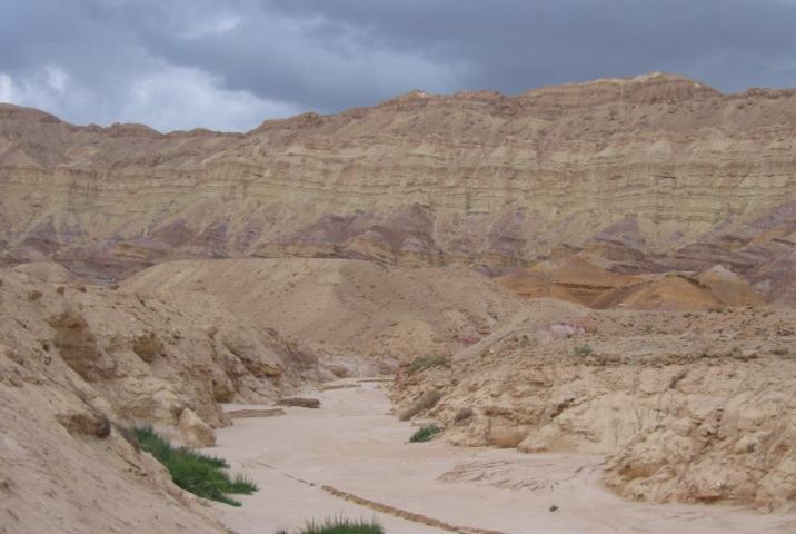 קובץ:Small crater.jpg