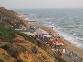 חוף נעורים