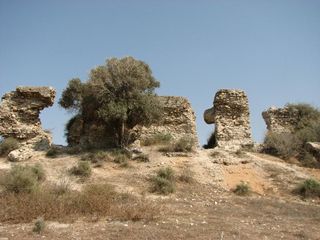 שרידי החומות של העיר המוסלמית